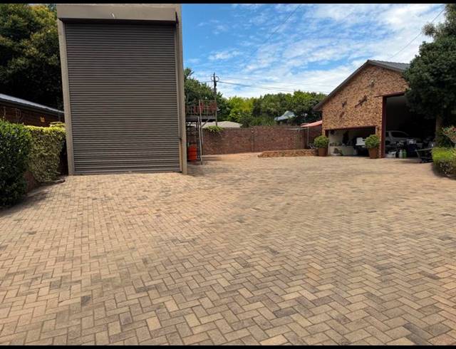 6 BEDROOM HOUSE FOR SALE IN CLUBVILLE